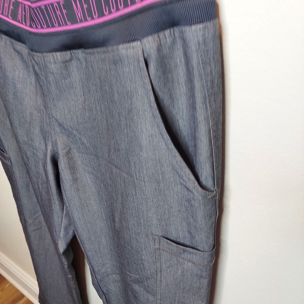 Med Couture "Ally" Yoga Waist Cargo Scrub Pant, Size MP - Picture 4 of 5